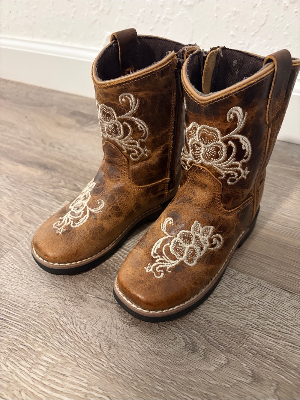 Shyanne Tan/Brown Girls' Embroidered Western Boots